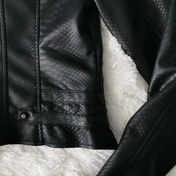 Women's Guess Jacket - Picture 5 of 6